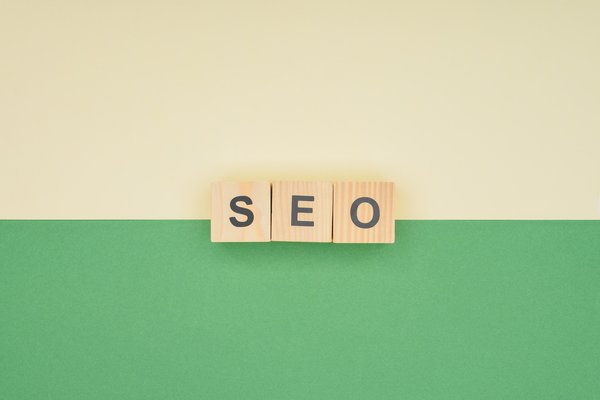 Quels sont les fonctionnalités essentielles d'un bon outil SEO ?