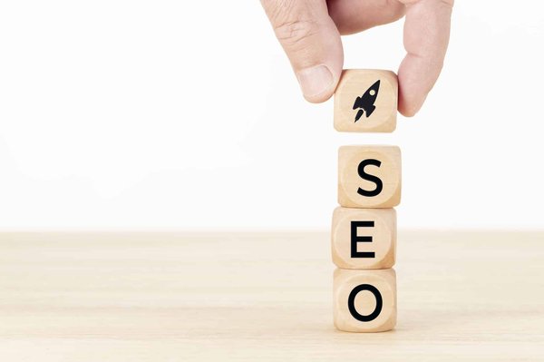 Quelles sont les caractéristiques indispensables d'un outil SEO efficace ?