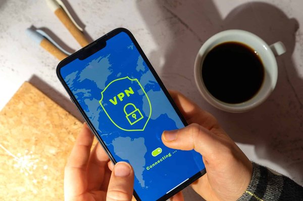 Utiliser un service VPN avec sa Freebox : Avantages, comparaison et critères de sélection